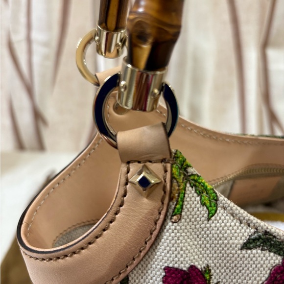 🆕 Gucci Floral Banboo handbag 👜 - Picture 8 of 11